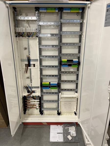 Hager Zählerschrank 2x 3.HZ Zählerfeld + 1x Verteilerfeld + 1x Verteilerfeld mit APZ, ZB53S